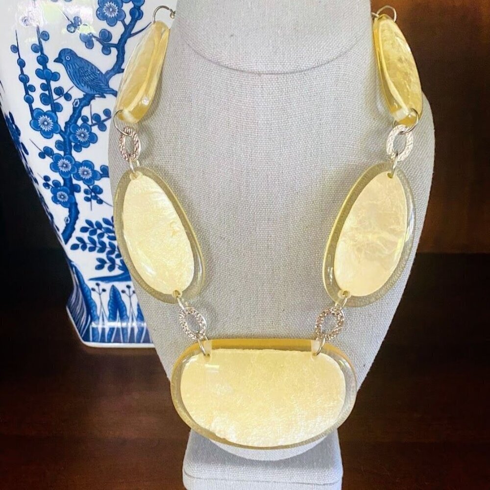 Myrna Lee Chang Lucite Discs Pearls Statement Necklace Vintage - Picture 3 of 6